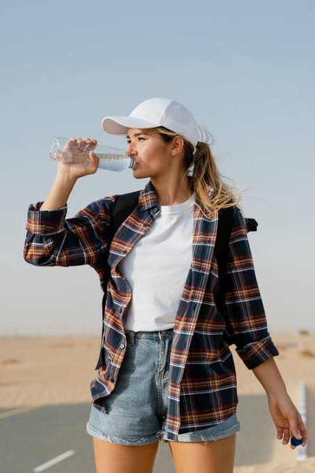 Learn the benefits, risks, and expert tips for drinking 4 liters water a day. Discover if it's right for your health, hydration, and weight loss goals.